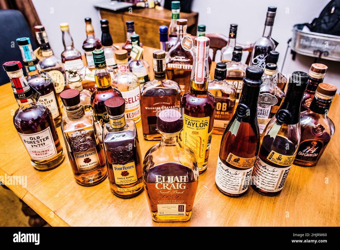 Una collezione di Bourbon del Kentucky in mostra. Foto Stock