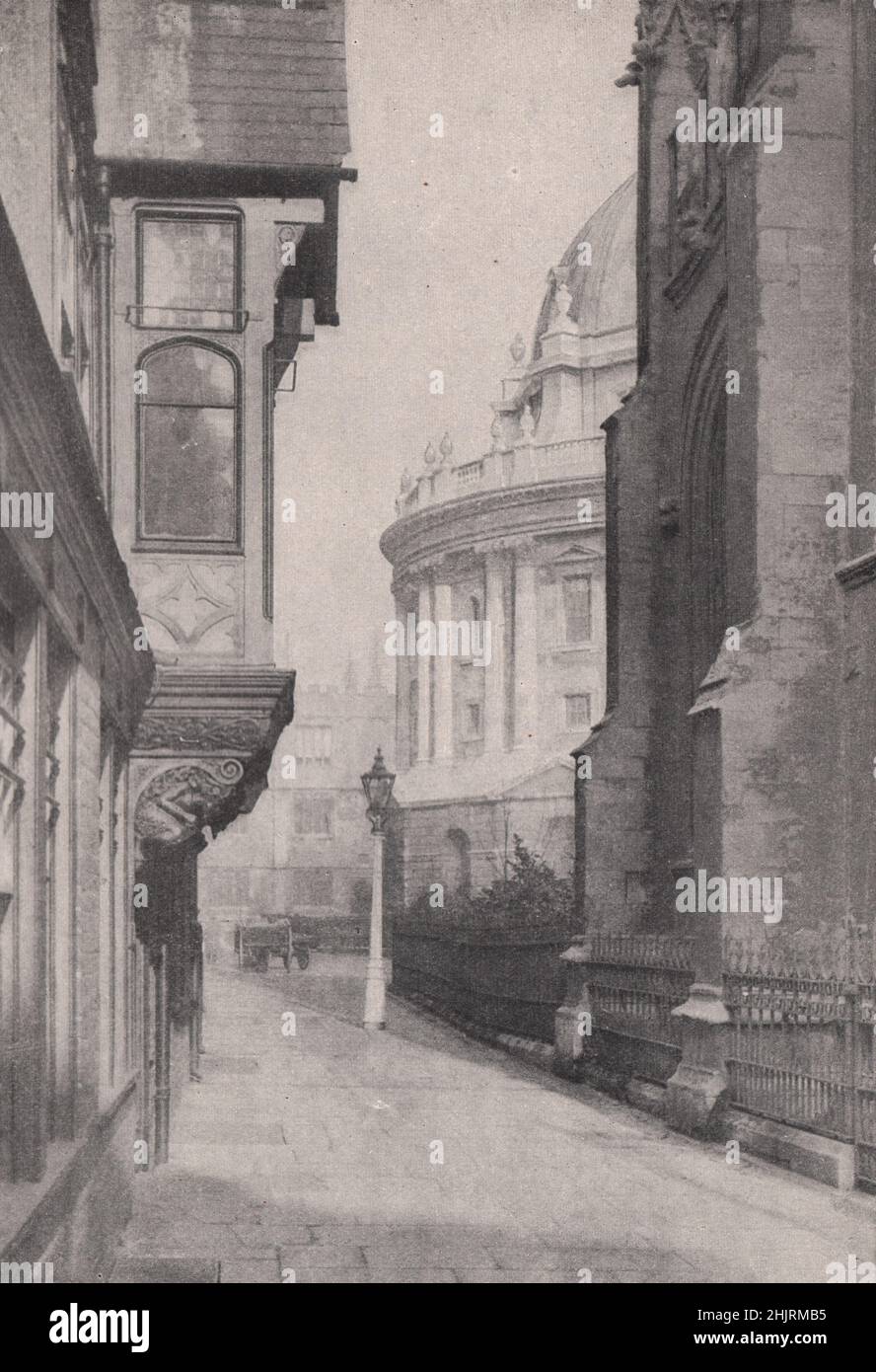 Bell'angolo appartato nella storica Oxford (1923) Foto Stock