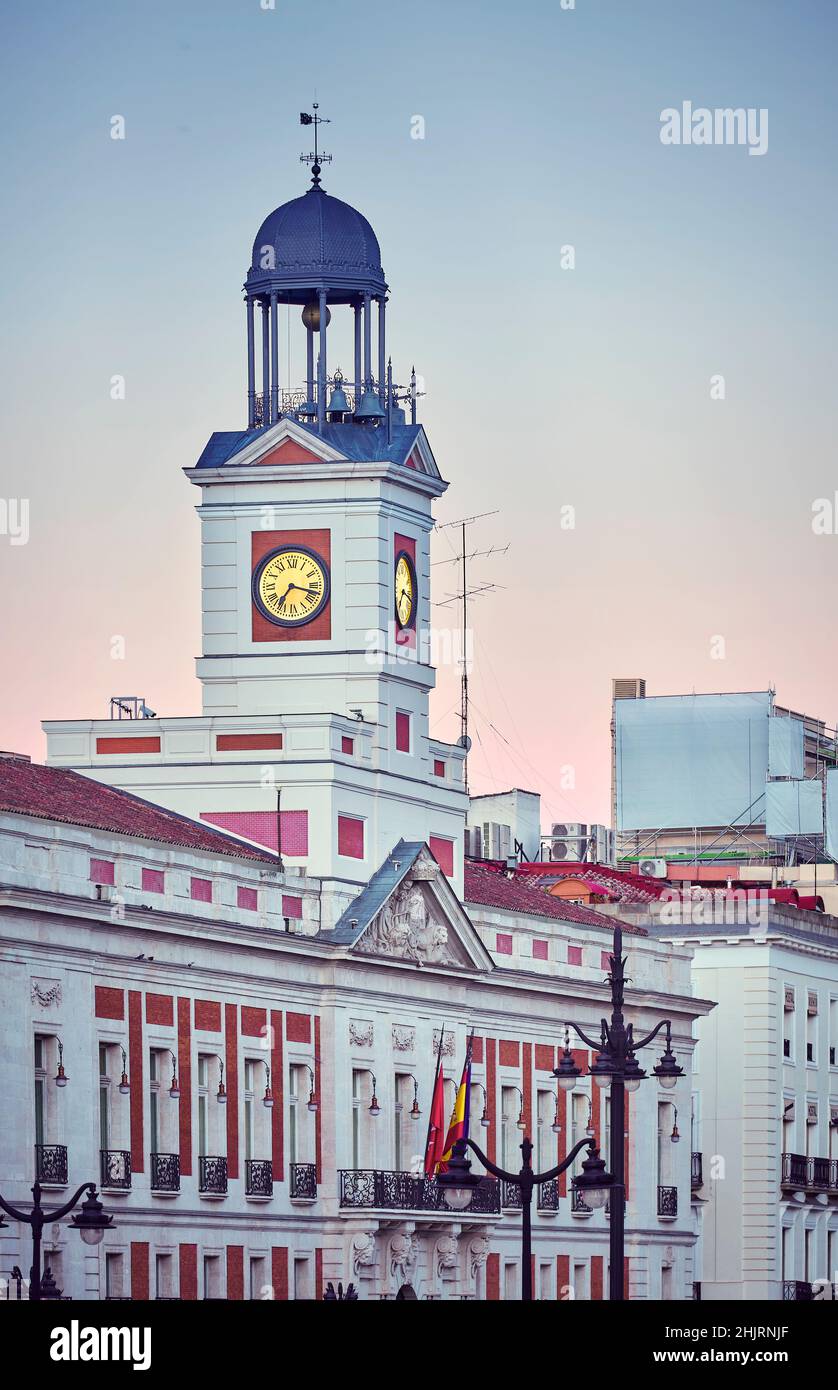 Casa de Correos edificio situato in piazza Puerta del Sol, uno dei siti più famosi della Citie. Madrid Spagna. Foto Stock