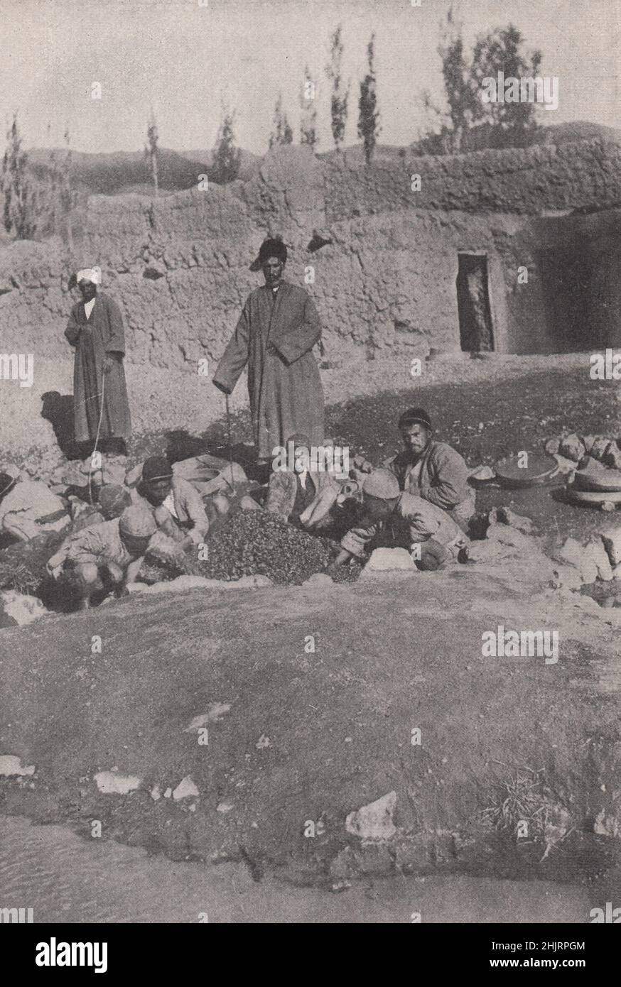 Lavaggio matrice turchese presso le miniere presso Nishapur. Iran. Persia (1923) Foto Stock