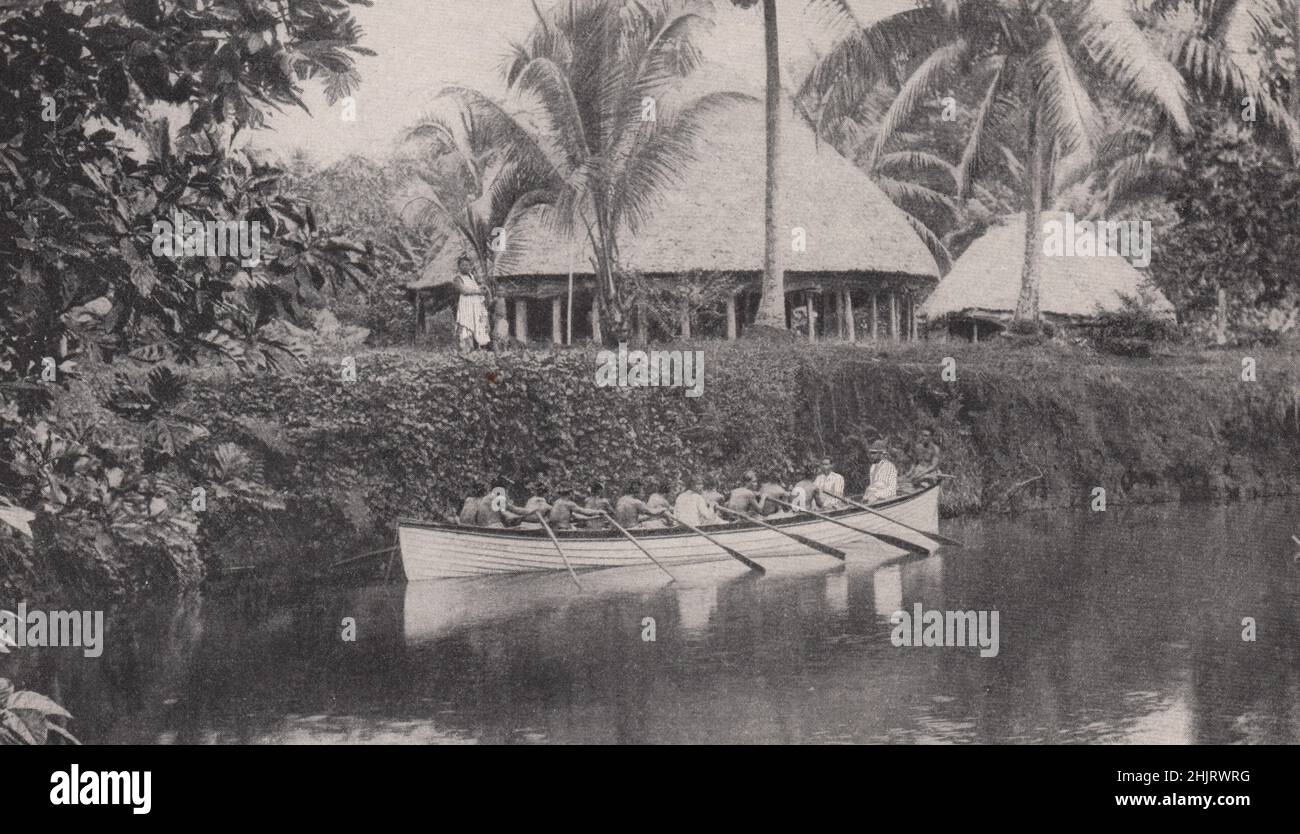 Villaggio nativo su Upolu dalla riva del fiume stretto a Lafanga. Samoa (1923) Foto Stock