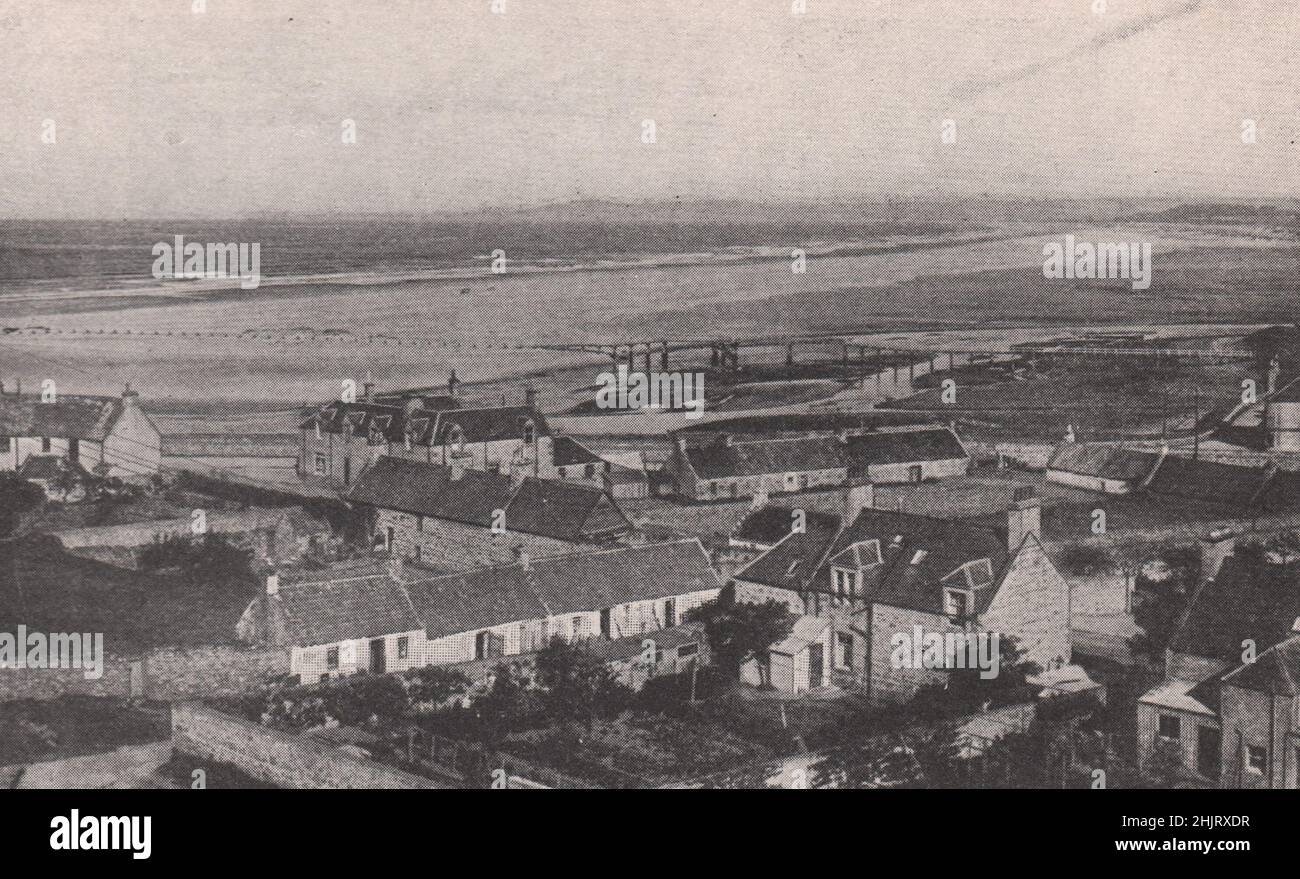 Parte di un porto marittimo popolare sul Moray Firth. Scozia (1923) Foto Stock
