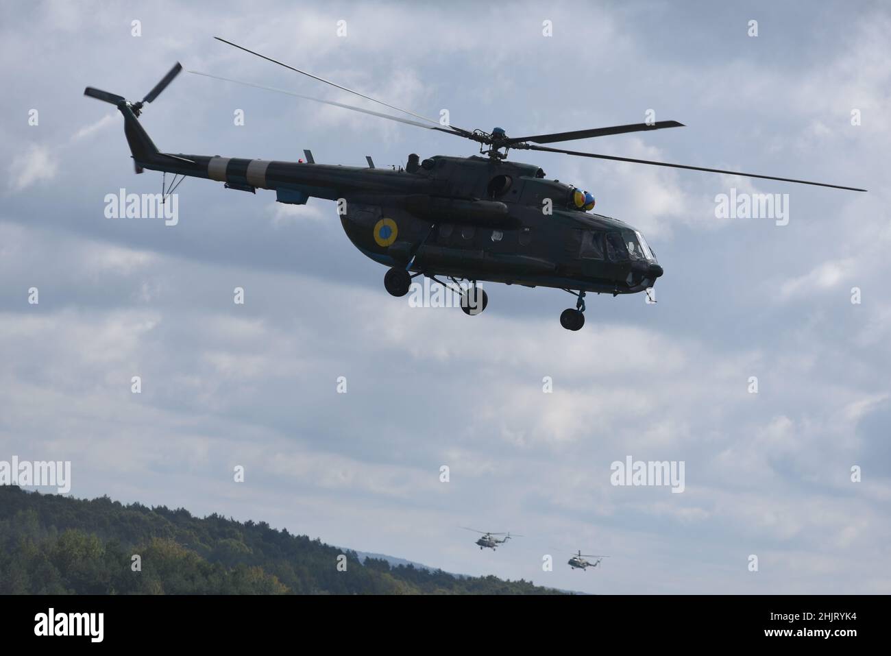 Elicottero ucraino visto durante un esercizio militare congiunto Rapid Trident 2019 presso il Centro Internazionale per il mantenimento della pace e la sicurezza dell'Accademia Nazionale delle forze terrestri nei pressi di Lviv. Foto Stock