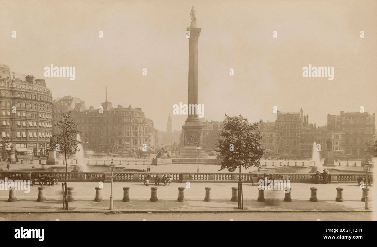 Foto antica del 1890 circa di Trafalgar Square nella città di Westminster, Londra centrale, Inghilterra. FONTE: FOTO ORIGINALE DELL'ALBUME Foto Stock