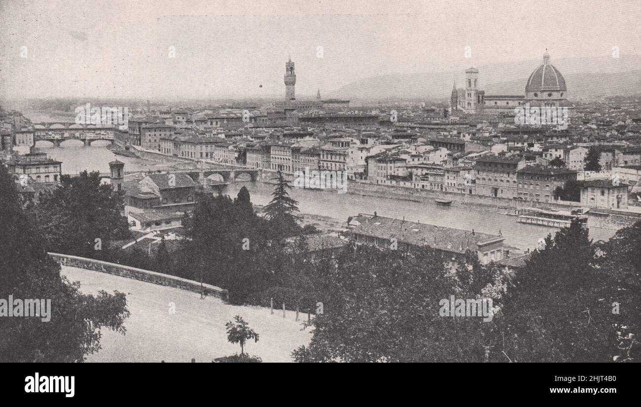 Firenze sull'Arno, città di Dante e Michelangelo, che mostra molte delle sue più belle caratteristiche. Italia. Toscana (1923) Foto Stock