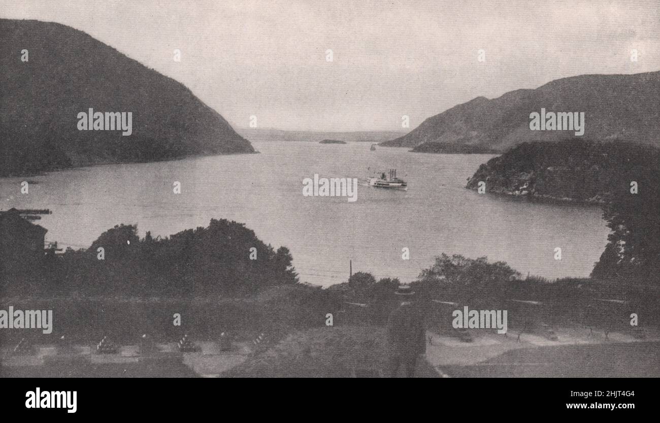 Ammira il fiume Hudson da West Point, sede della famosa Accademia militare. New York. Stati Uniti (1923) Foto Stock