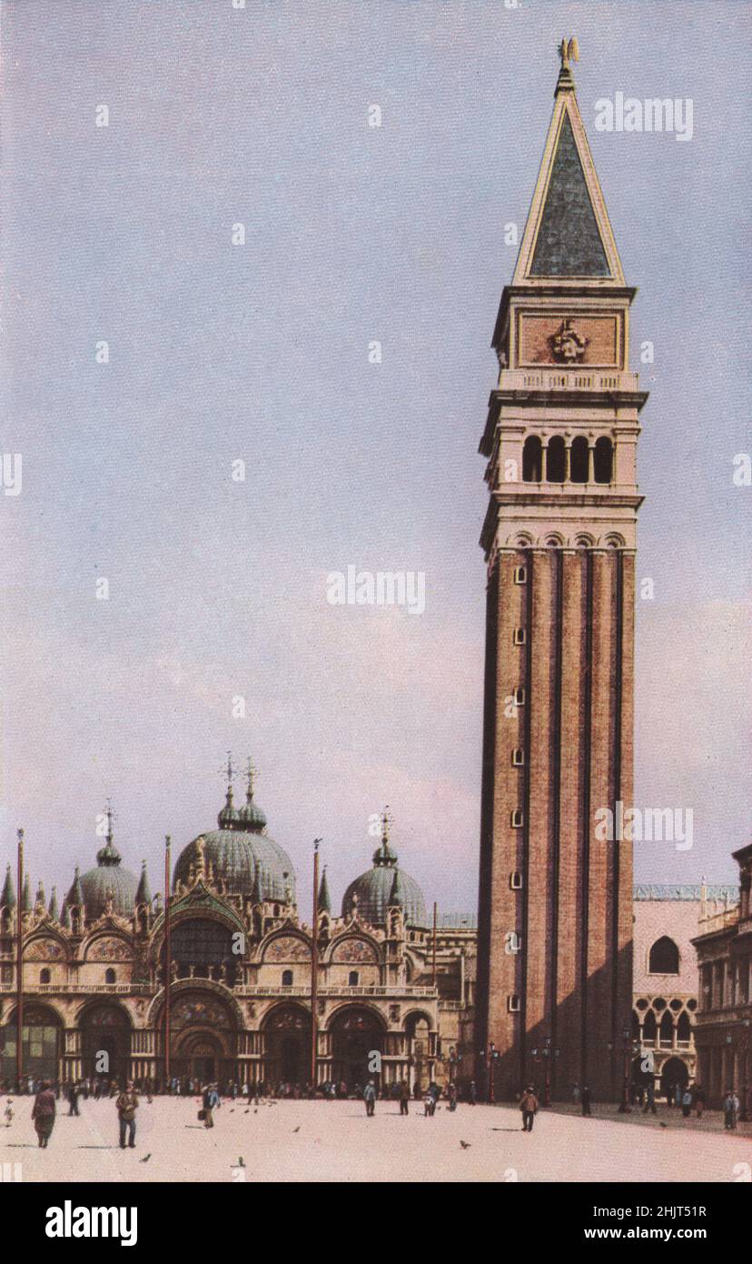 La cappella dei Dogi, un tempo privata, di San Marco, si trova nella Grand Piazza. Il campanile crollò nel 1902 e fu ricostruito. Venezia (1923) Foto Stock