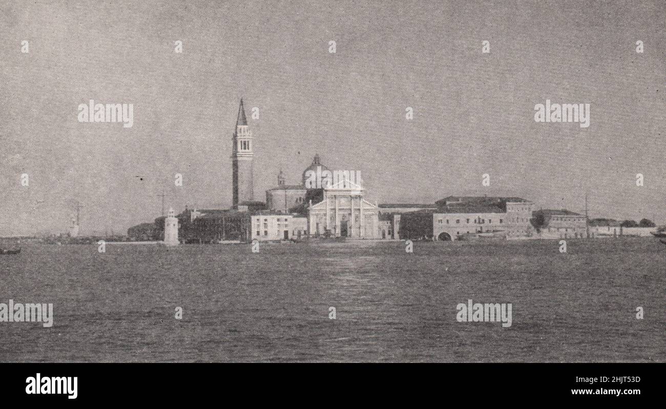 Isola di San Giorgio maggiore bagnata dalle acque veneziane. Venezia (1923) Foto Stock