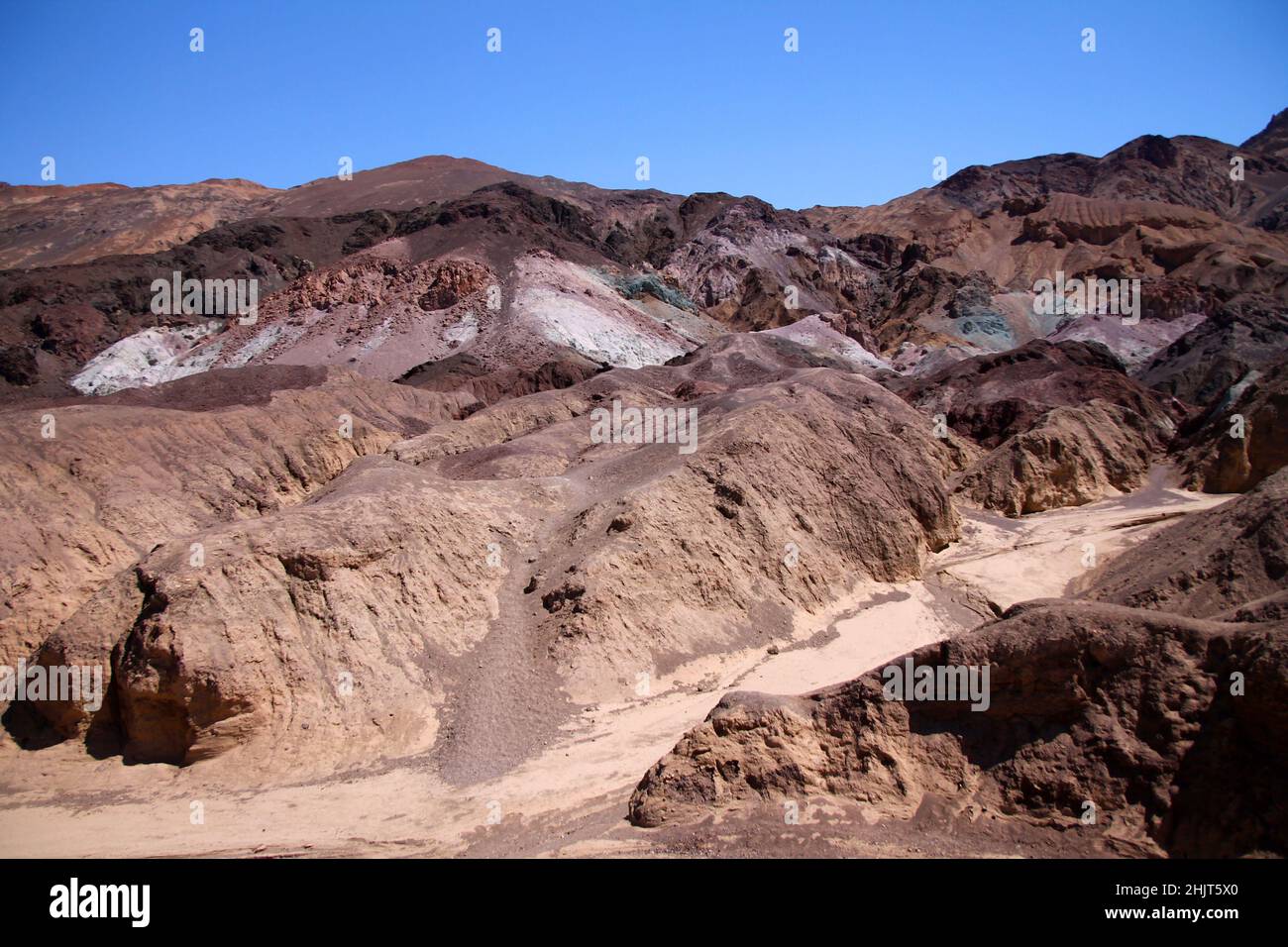 Le dune di roccia colorate sull'Artist's Drive nel deserto della Death Valley in California Foto Stock