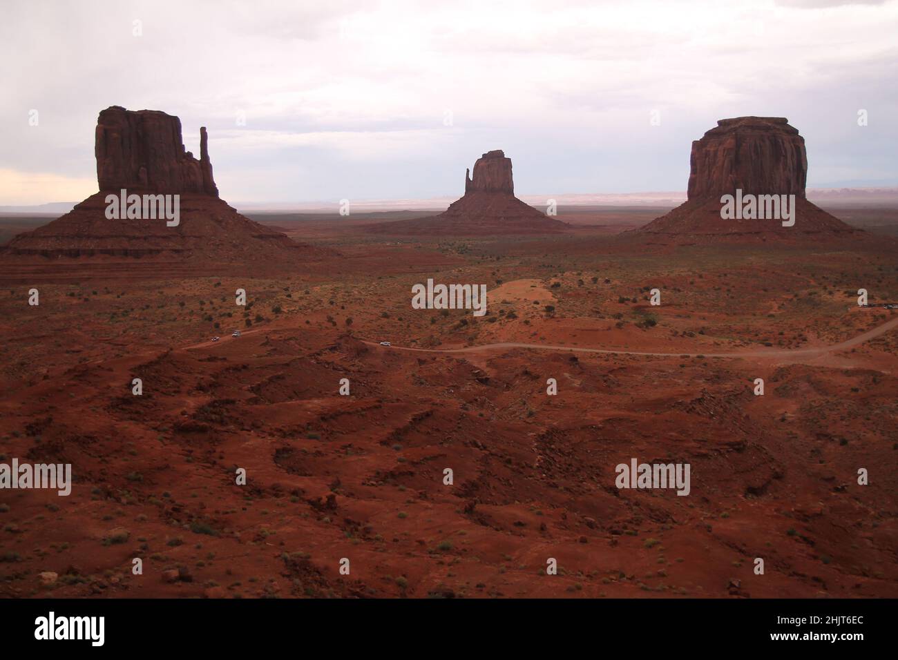 I tre grandi hoodoos rossi della Monument Valley nello Utah Foto Stock