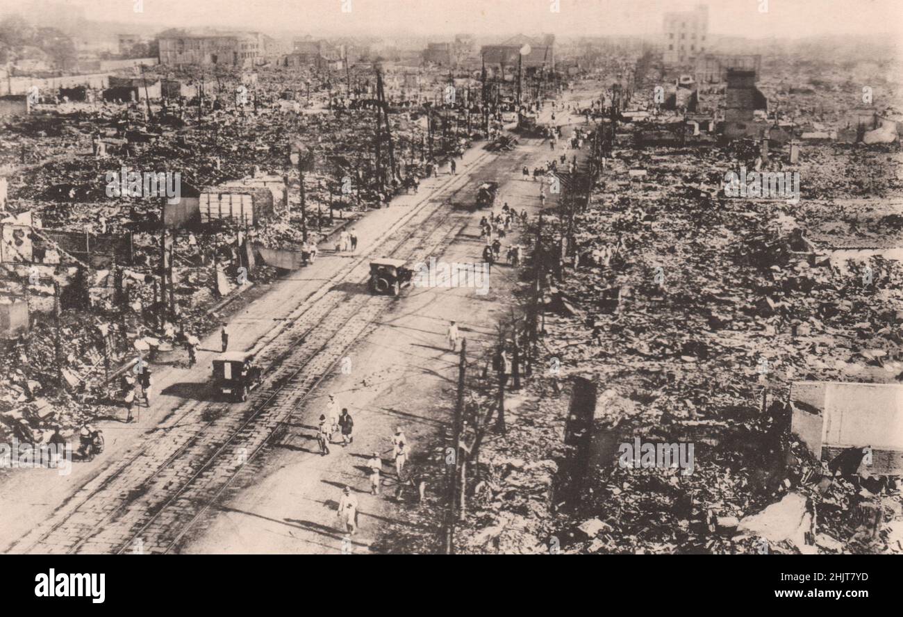 Giappone terremoto 1923: Le rovine dopo il terremoto-fuoco a via Ningyocho, uno dei quartieri fiorenti di Tokyo Foto Stock