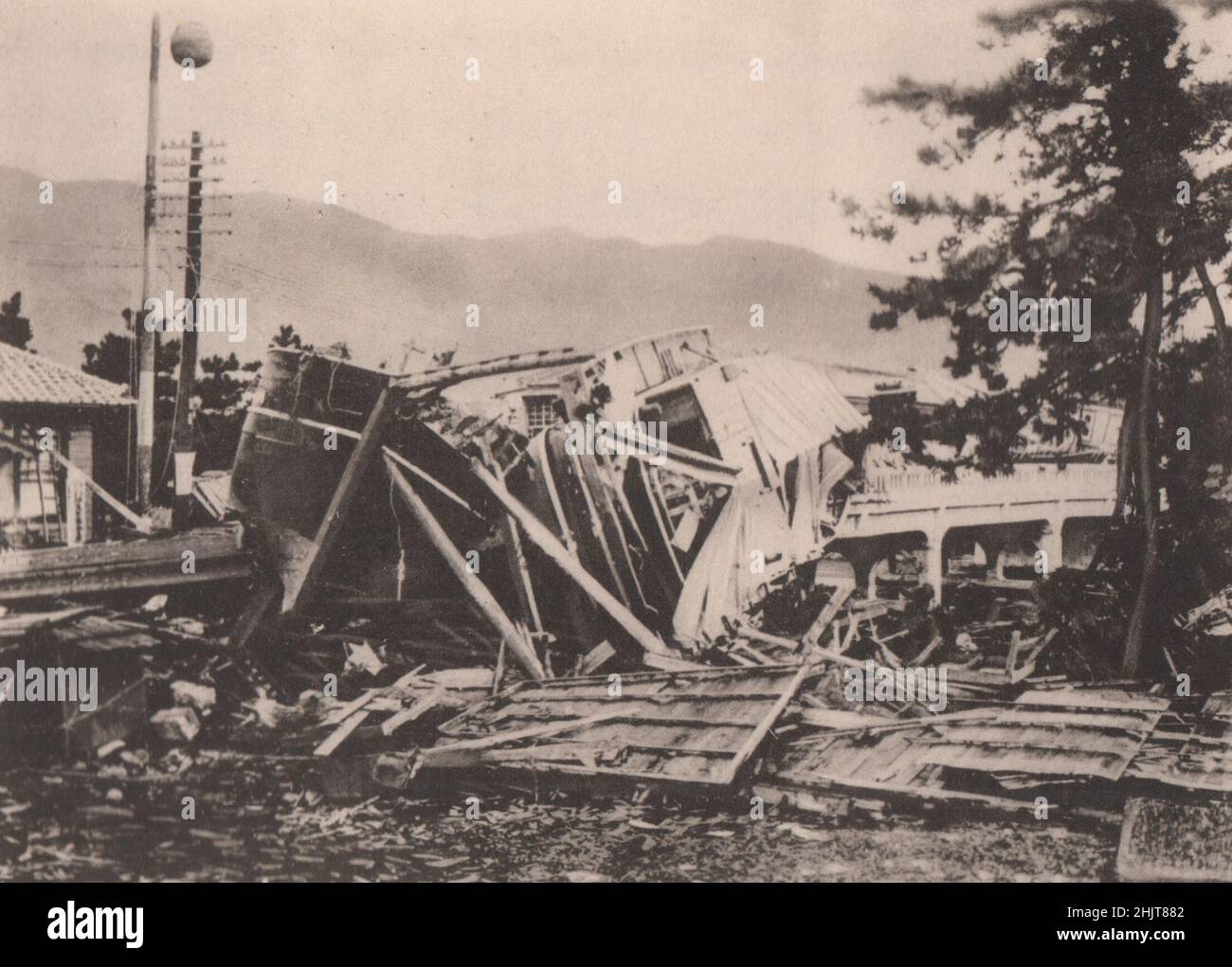 Giappone terremoto 1923: Danni causati dalle onde sismiche del mare a Matsubara nella città di Ito, Prefettura di Shizuoka Foto Stock