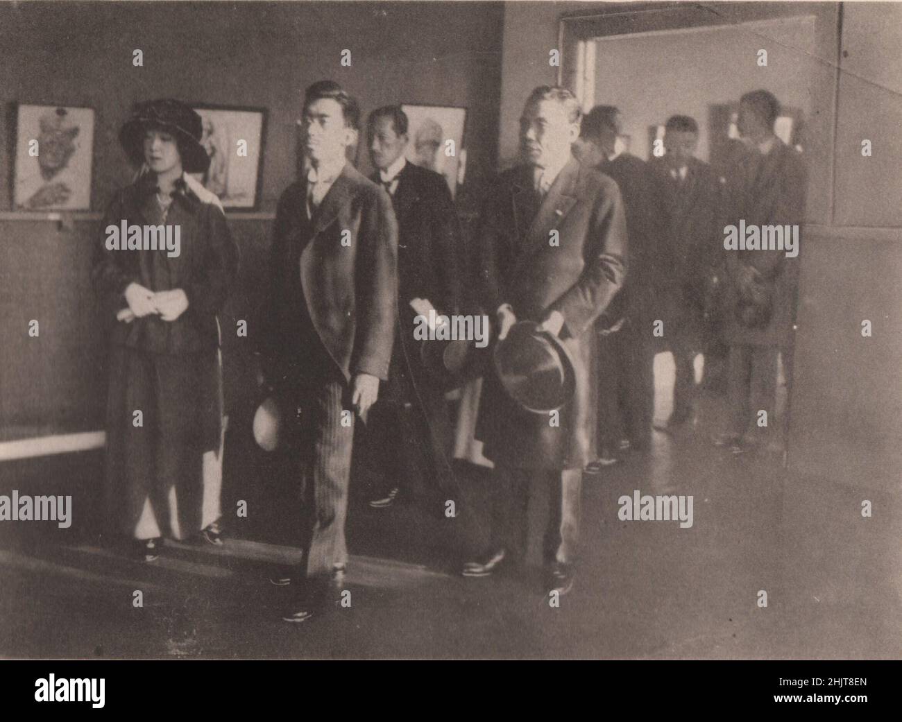 Giappone terremoto 1923: Il Principe della Corona e la Principessa in visita al Salone d'Arte Belga Foto Stock
