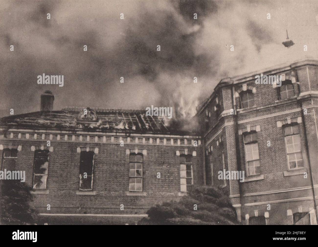 Giappone terremoto 1923: Incendio scoppiato in una classe del collegio medico, Tokyo Imperial University, a Hongo Ward Foto Stock