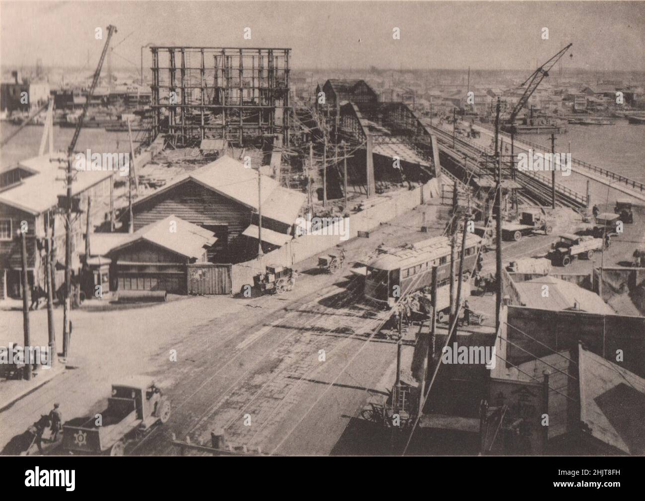 Giappone terremoto 1923: Ricostruire il ponte Eitai-Bashi sul fiume Sumida (Tokyo) Foto Stock