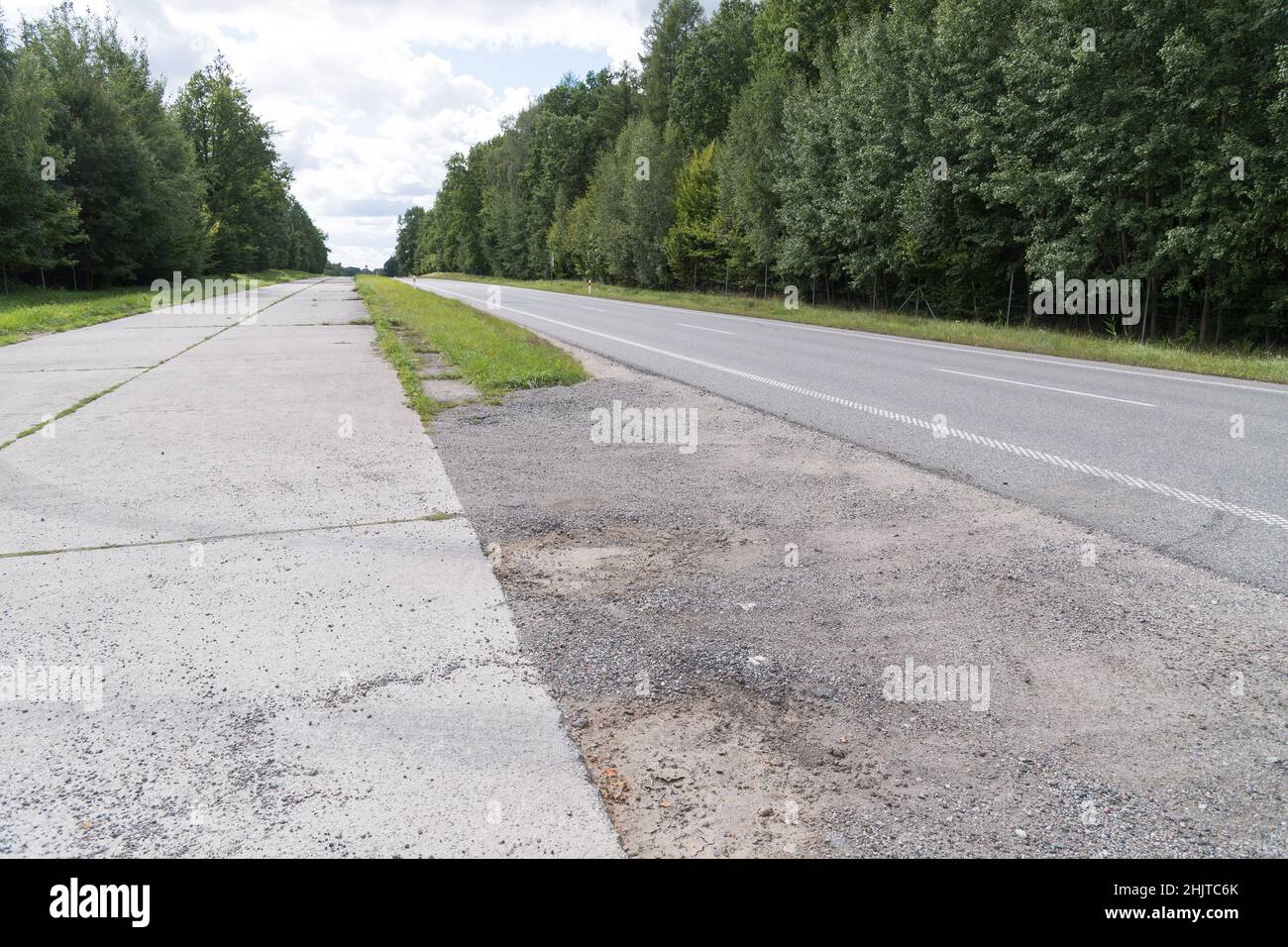 Oggi Expressway S22, sezione del incompiuto Reichsautobahn Berlino-Königsberg costruito dal 1933 al 1938 dalla Germania nazista, a Szyleny, Polonia. Settembre 5th Foto Stock