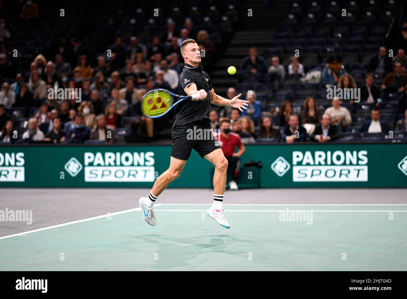 Marton Fucsovics of Hungary durante il Rolex Paris Masters 2021, torneo di tennis ATP Masters 1000, il 2 novembre 2021 presso l'Accor Arena di Parigi, Fran Foto Stock