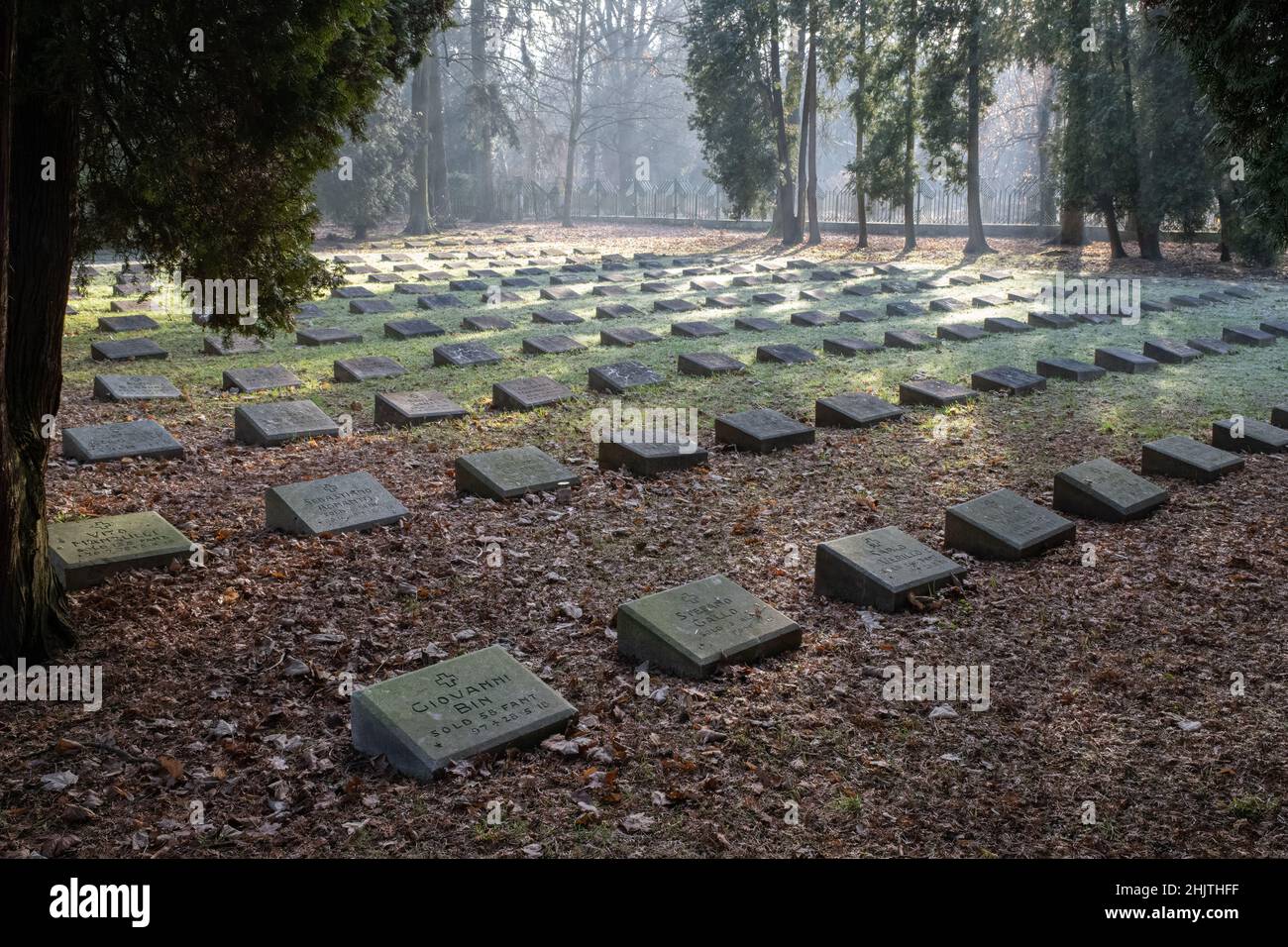 Wroclaw, Polonia - 16 gennaio 2022. Cimitero di guerra italiano. Qui sono sepolti oltre 1,000 ufficiali e soldati italiani della prima e seconda guerra mondiale. Se Foto Stock