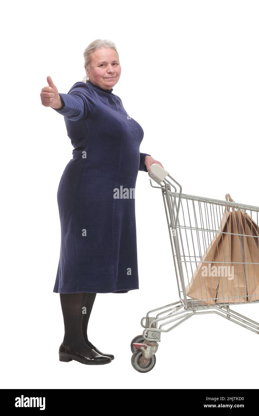 Signora matura allegra con un carrello che dà un pollice in su Foto Stock