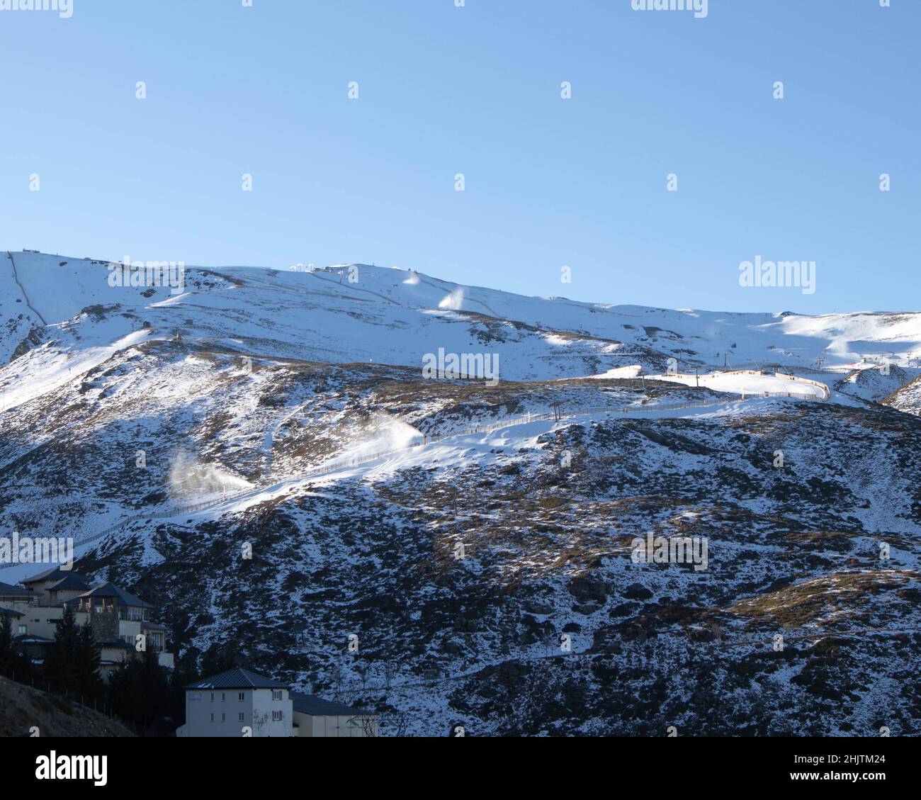 Area sciistica in Sierra Nevada, Granada, Spagna. Lo sfondo con spazio copia Foto Stock