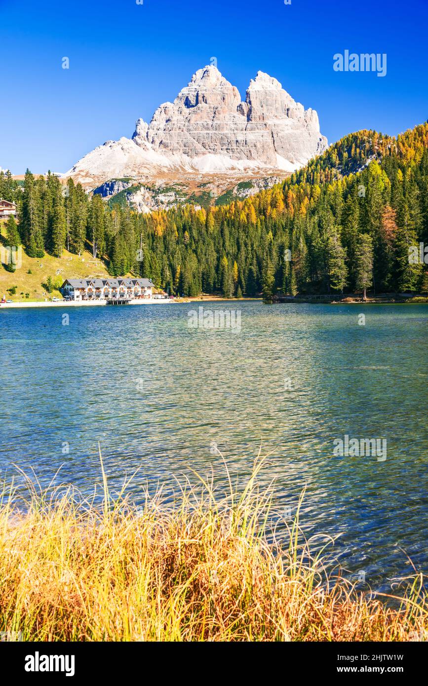 Misurina, tre Cime, Italia - Drei Zinnen o tre Cime di Lavaredo con il bellissimo Lago di Misurina, Dolomiti Sesto o Dolomiti di Sesto, Tirolo Sud, Ital Foto Stock