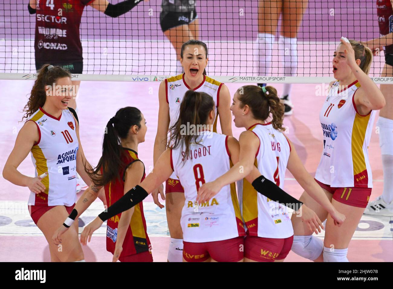 Roma, Italia. 30th Jan 2022. Volley Roma Team durante la partita Women's Volley Championship Series A1 tra acqua & Sapone Volley Roma e Bartoccini Fortinfissi Perugia Volley a PalaEur, 30th gennaio 2022 a Roma. (Foto di Domenico Cippitelli/Pacific Press) Credit: Pacific Press Media Production Corp./Alamy Live News Foto Stock