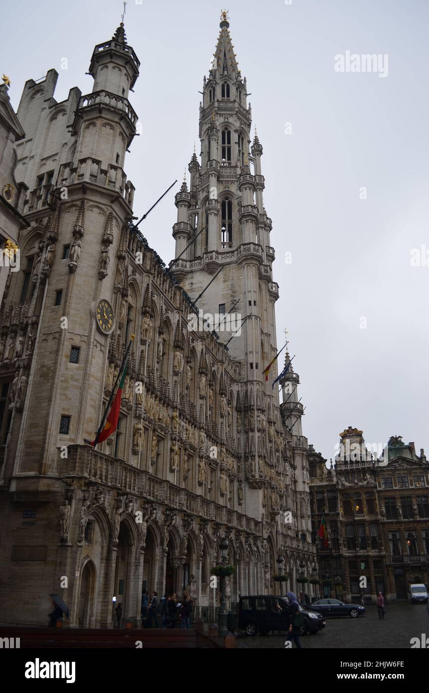 Questo è il municipio nella piazza principale di Bruxelles, Belgio. Si tratta di un edificio gotico, risalente al Medioevo ed è parte della Grand Place. Foto Stock