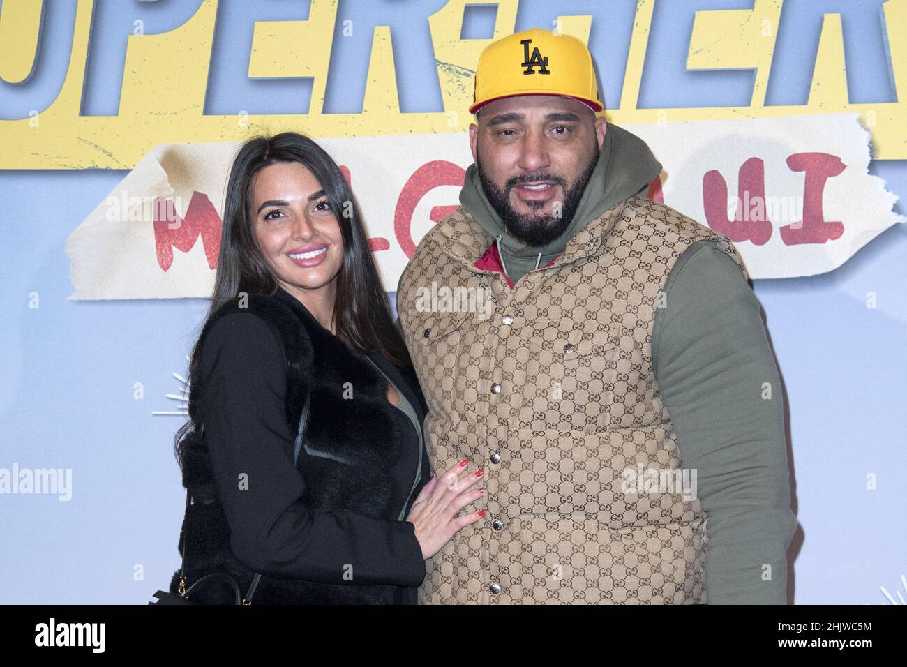 Kamel Guenfoud e ospite che partecipa al Super Heros Malgre Lui Premiere al Grand Rex Cinema di Parigi, Francia, il 31 gennaio 2022. Foto di Aurore Marechal/ABACAPRESS.COM Foto Stock