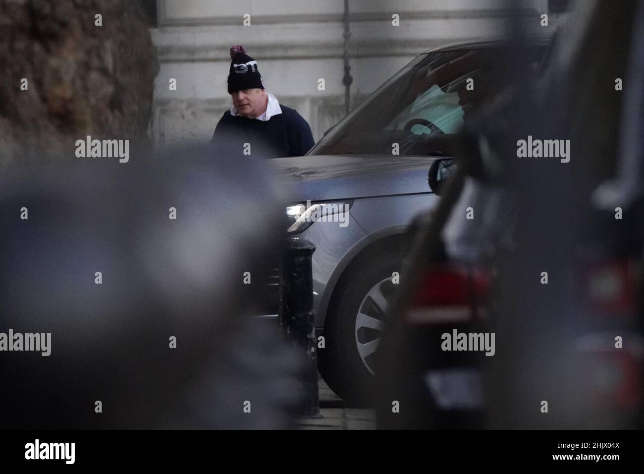 Il primo ministro Boris Johnson arriva al 10 Downing Street, Londra, dopo aver fatto uno jogging al mattino presto. Data immagine: Martedì 1 febbraio 2022. Foto Stock