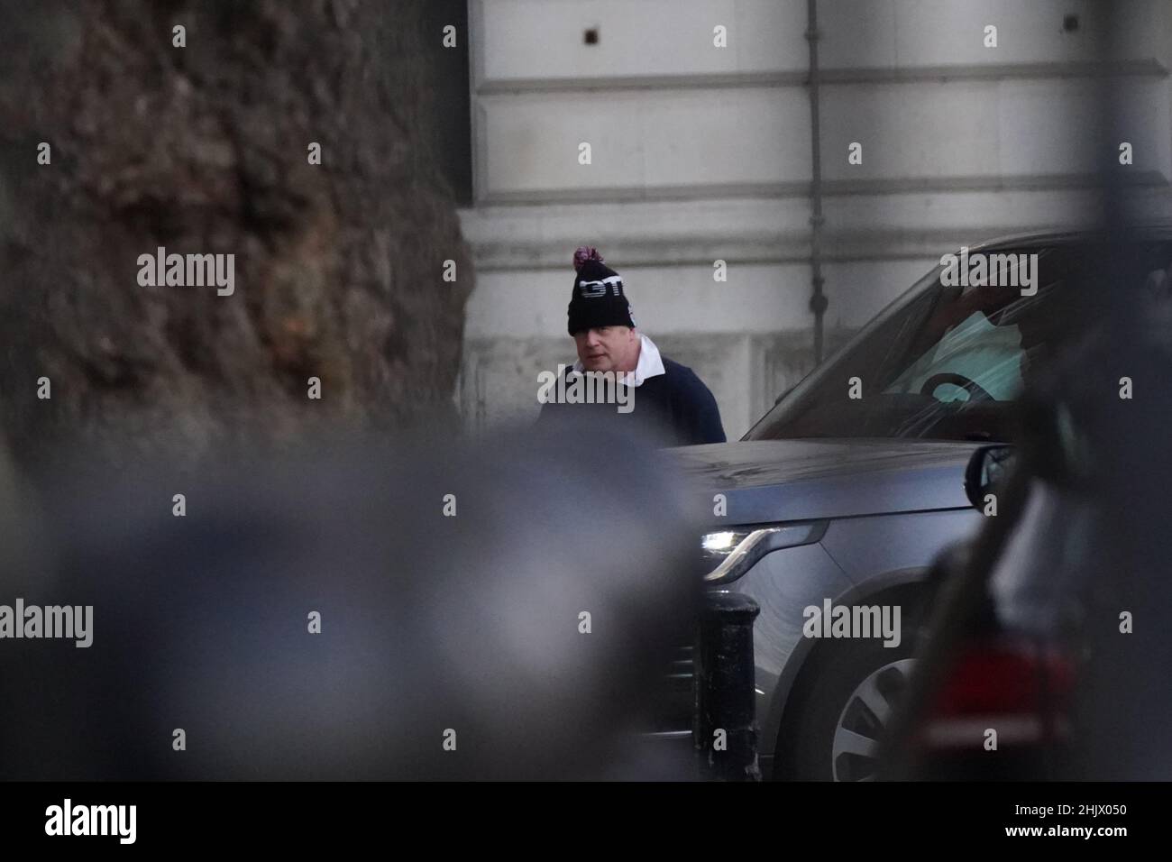 Il primo ministro Boris Johnson arriva al 10 Downing Street, Londra, dopo aver fatto uno jogging al mattino presto. Data immagine: Martedì 1 febbraio 2022. Foto Stock