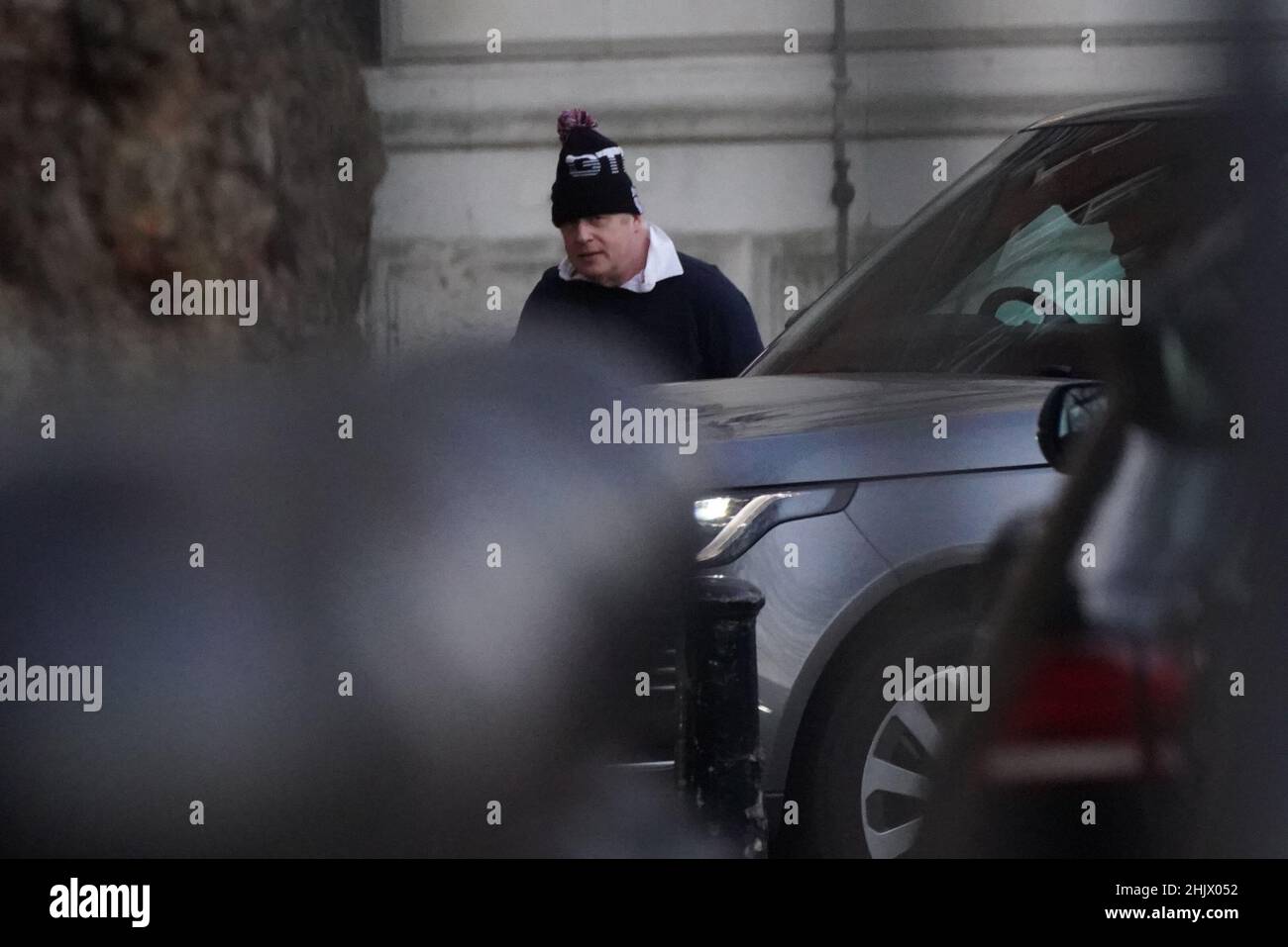 Il primo ministro Boris Johnson arriva al 10 Downing Street, Londra, dopo aver fatto uno jogging al mattino presto. Data immagine: Martedì 1 febbraio 2022. Foto Stock