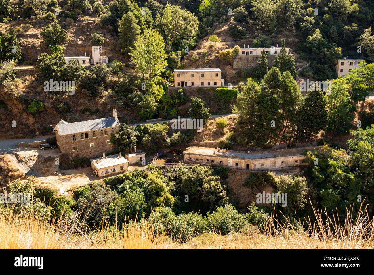 Il villaggio abbandonato di la Cebadilla, situato nella splendida valle di Poqueira, Las Alpujarras, Sierra Nevada National Park, Andalusia, Spagna Foto Stock