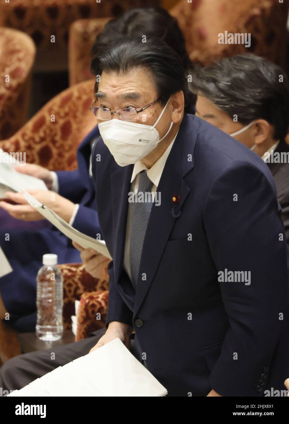 Tokyo, Giappone. 1st Feb 2022. Il ministro della Sanità giapponese Shigeyuki Goto risponde a una domanda durante la sessione della commissione per il bilancio della Camera bassa alla Dieta Nazionale di Tokyo martedì 1 febbraio 2022. Credit: Yoshio Tsunoda/AFLO/Alamy Live News Foto Stock