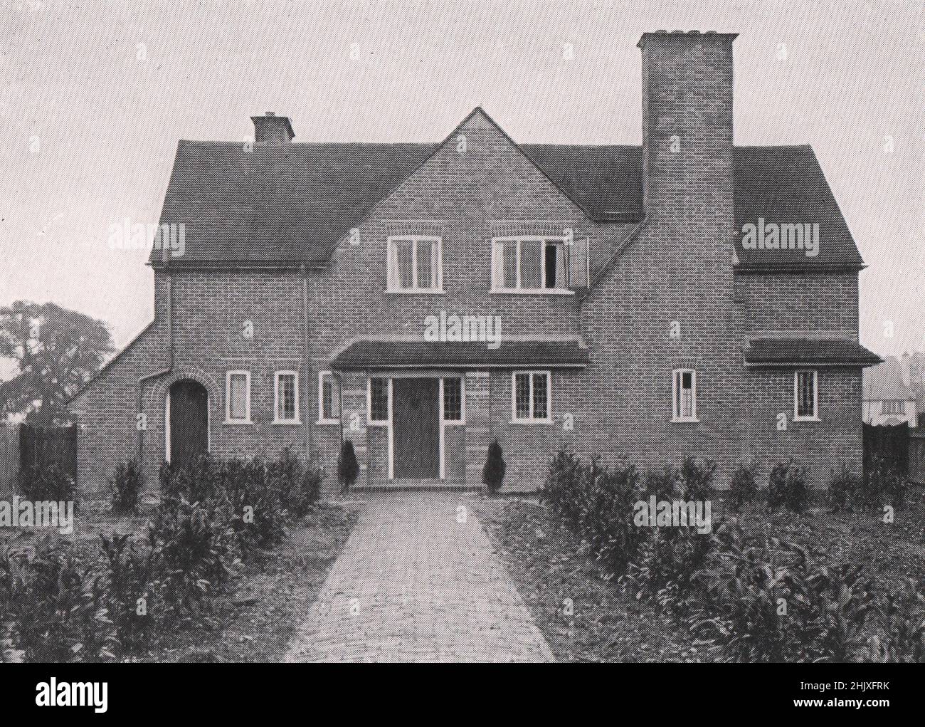 Rhoswyn Cottage, Gerrards Cross: Ingresso di fronte. Buckinghamshire. Tre piccole Case. - Disegnato da P. Morley Horder (1922) Foto Stock