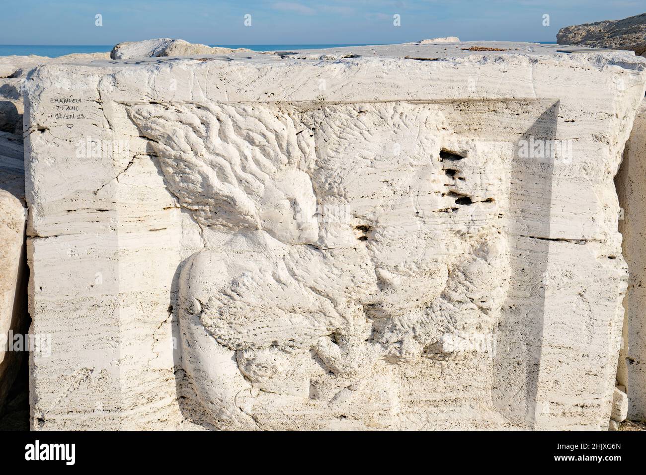 Molo sud del porto di San Benedetto del Tronto, trasformato in galleria d'arte all'aperto di sculture, Marche, Italia, Europa Foto Stock