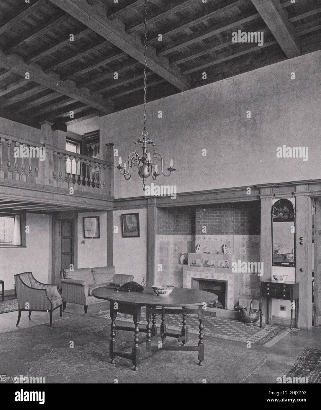 La Sala e la Galleria. Oxfordshire. Casa in legno di Clavden, Henley. - Disegnato da M. Maberley smith (1922) Foto Stock