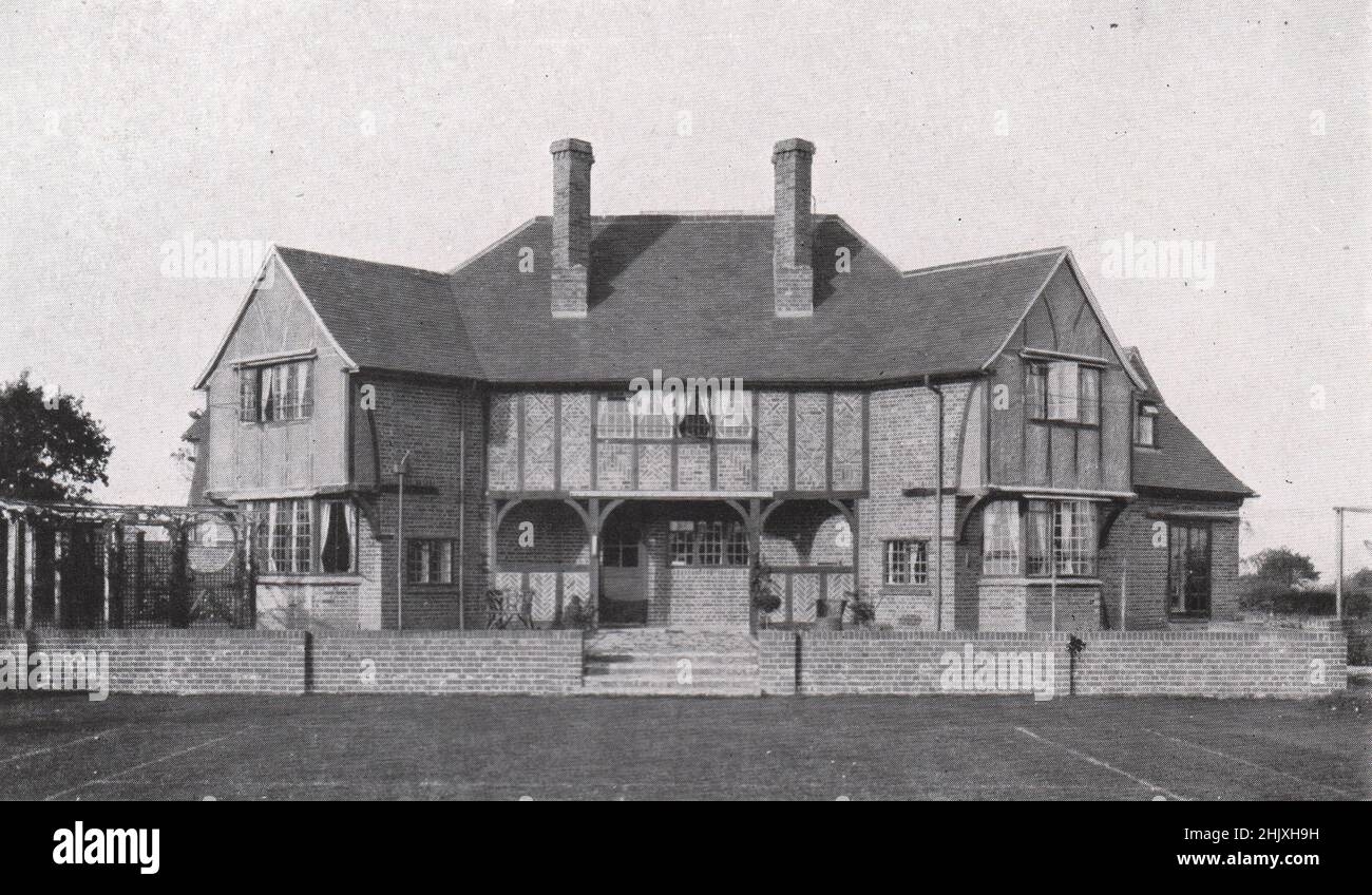 Manor Cottage, Acle, Norfolk - fronte giardino. J. Owen Bond, architetto (1908) Foto Stock