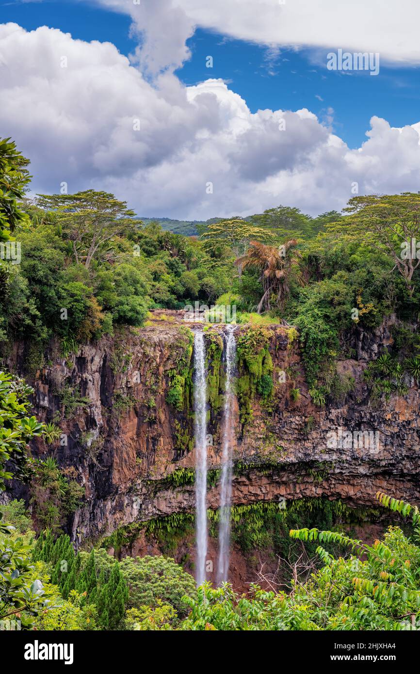 Cascate di Chamarel nella giungla nell'isola tropicale di Mauritius. Foto Stock