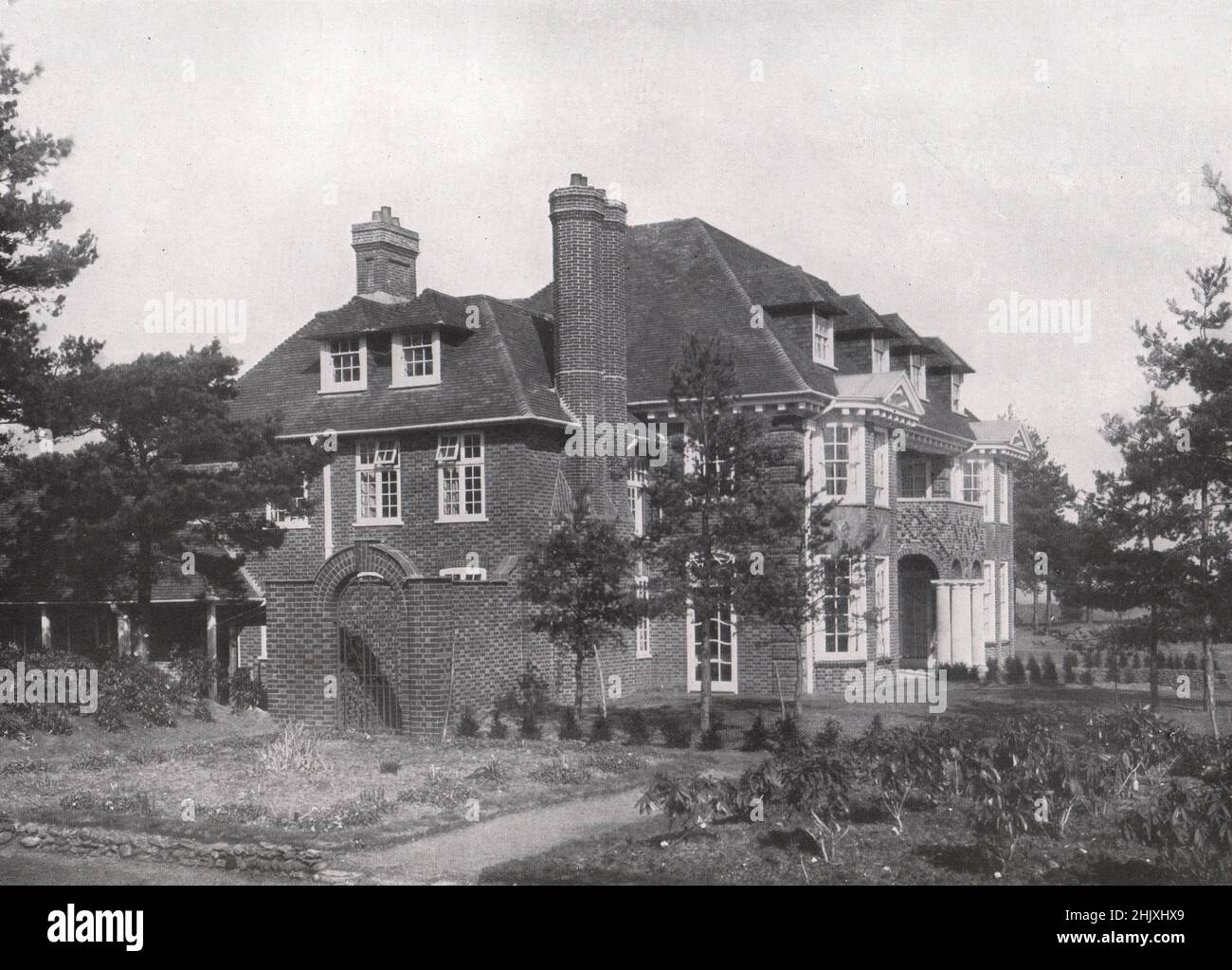 'The Chase', Churt, vicino a Farnham: Fronte giardino. Surrey. Harold Falkner, architetto (1908) Foto Stock