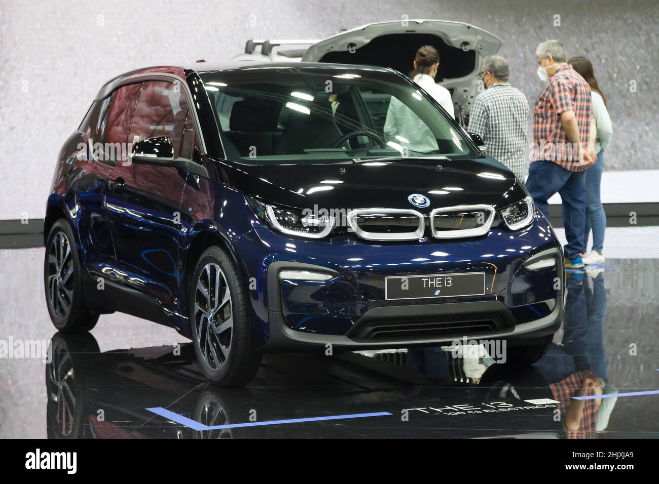 Barcellona, Spagna - 7 ottobre 2021: BMW i3 in mostra all'Automobile Barcelona 2021 a Barcellona, Spagna. Foto Stock