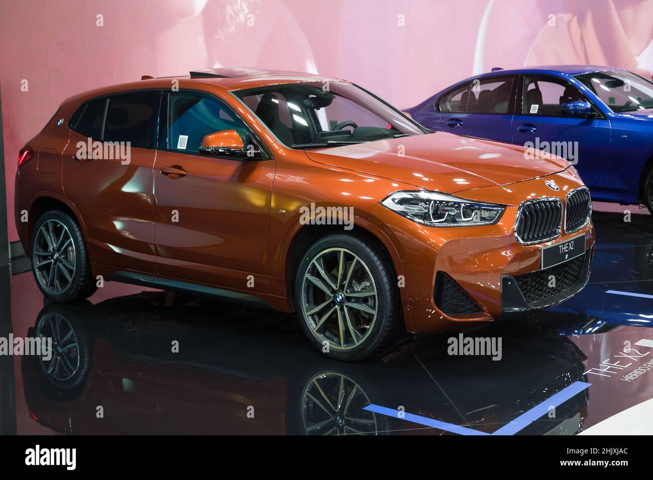 Barcellona, Spagna - 7 ottobre 2021: BMW X2 xDrive25e in mostra all'Automobile Barcelona 2021 a Barcellona, Spagna. Foto Stock