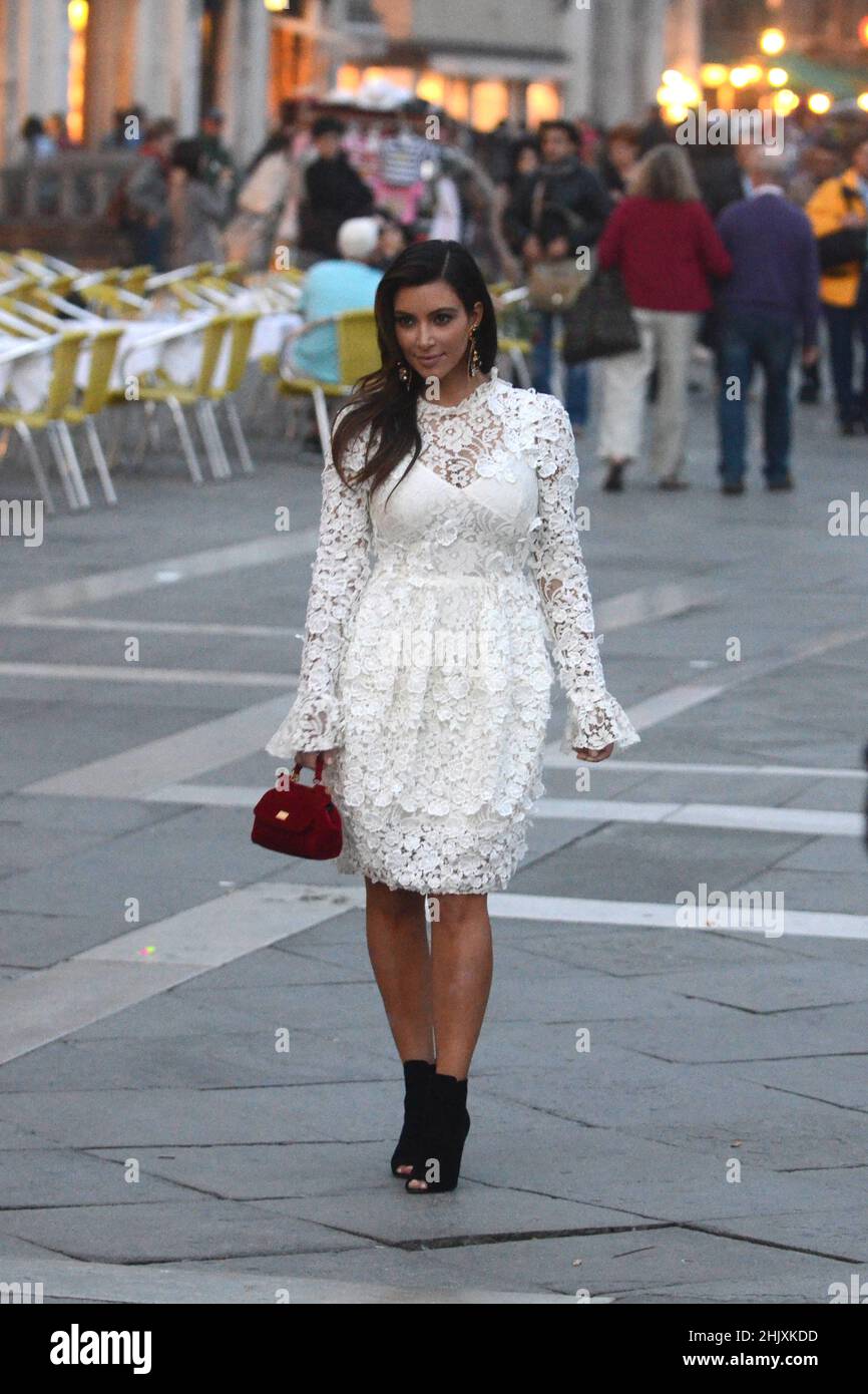 Kim Kardashian cammina in Piazza San Marco a Venezia Foto Stock