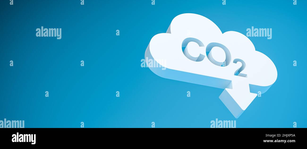 CO2 concetto di riduzione. Un oggetto a forma di nuvola con la parola CO2 punzonata e una freccia rivolta verso il basso davanti a uno sfondo blu. Formato banner Web Foto Stock