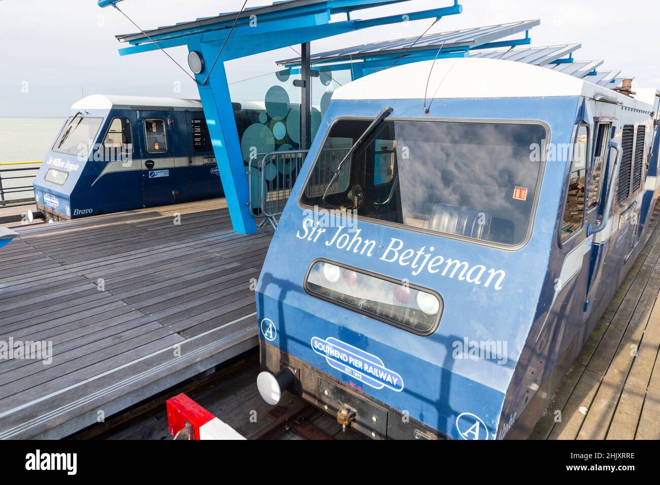 Southend Pier Railway Train auto diesel a Southend Pier, Southend on Sea, Essex, Regno Unito, di nome Sir John Betjeman. Vecchi treni d'epoca Foto Stock