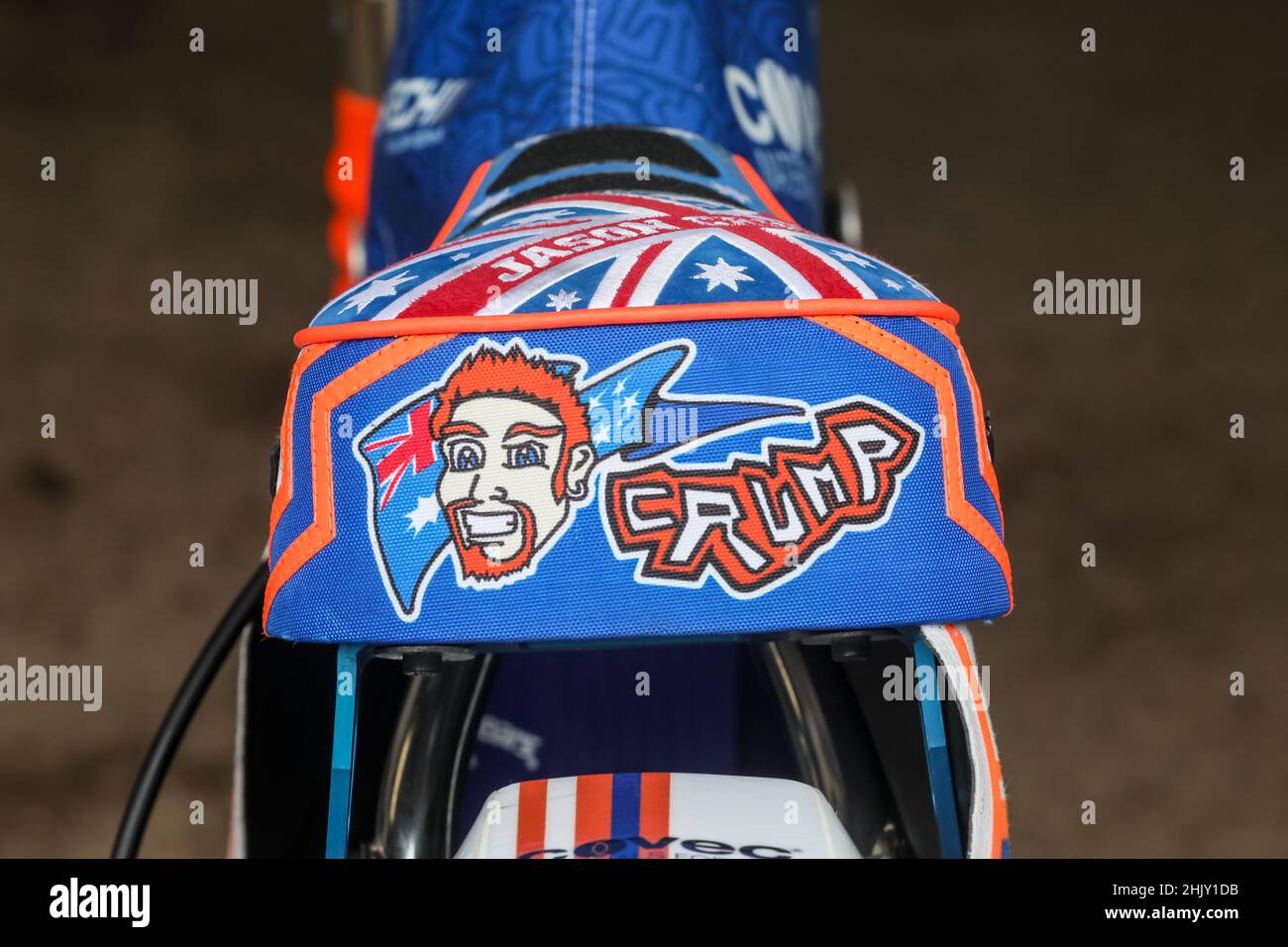 Sella per bici jason Crump's speedway con logo. Ipswich Witches Speedway, giornata stampa. 14 maggio 2021. Foto Stock