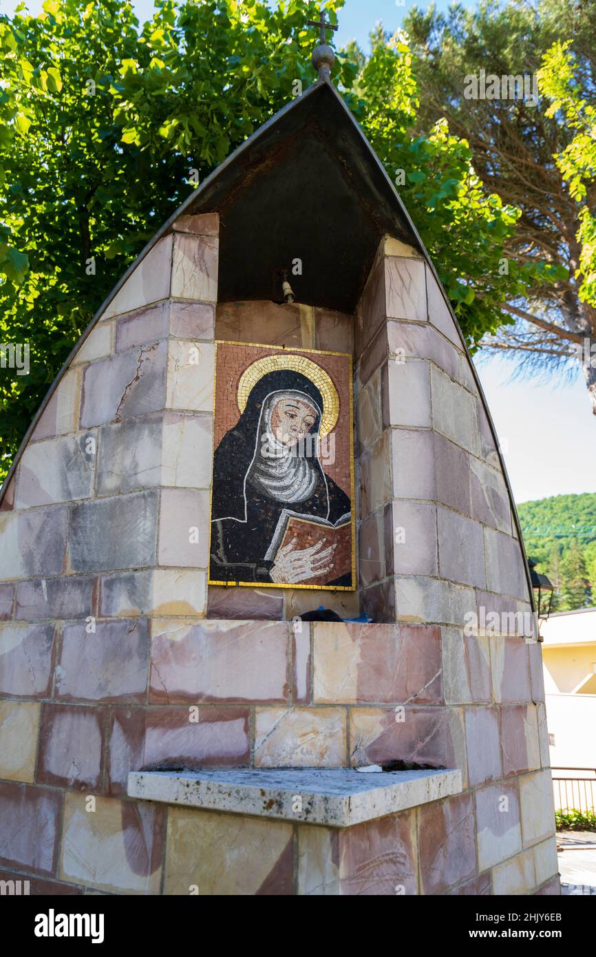 Piazza San Francesco, Mosaico di Santa Rita di Cascia, Umbria, Italia, Europa Foto Stock