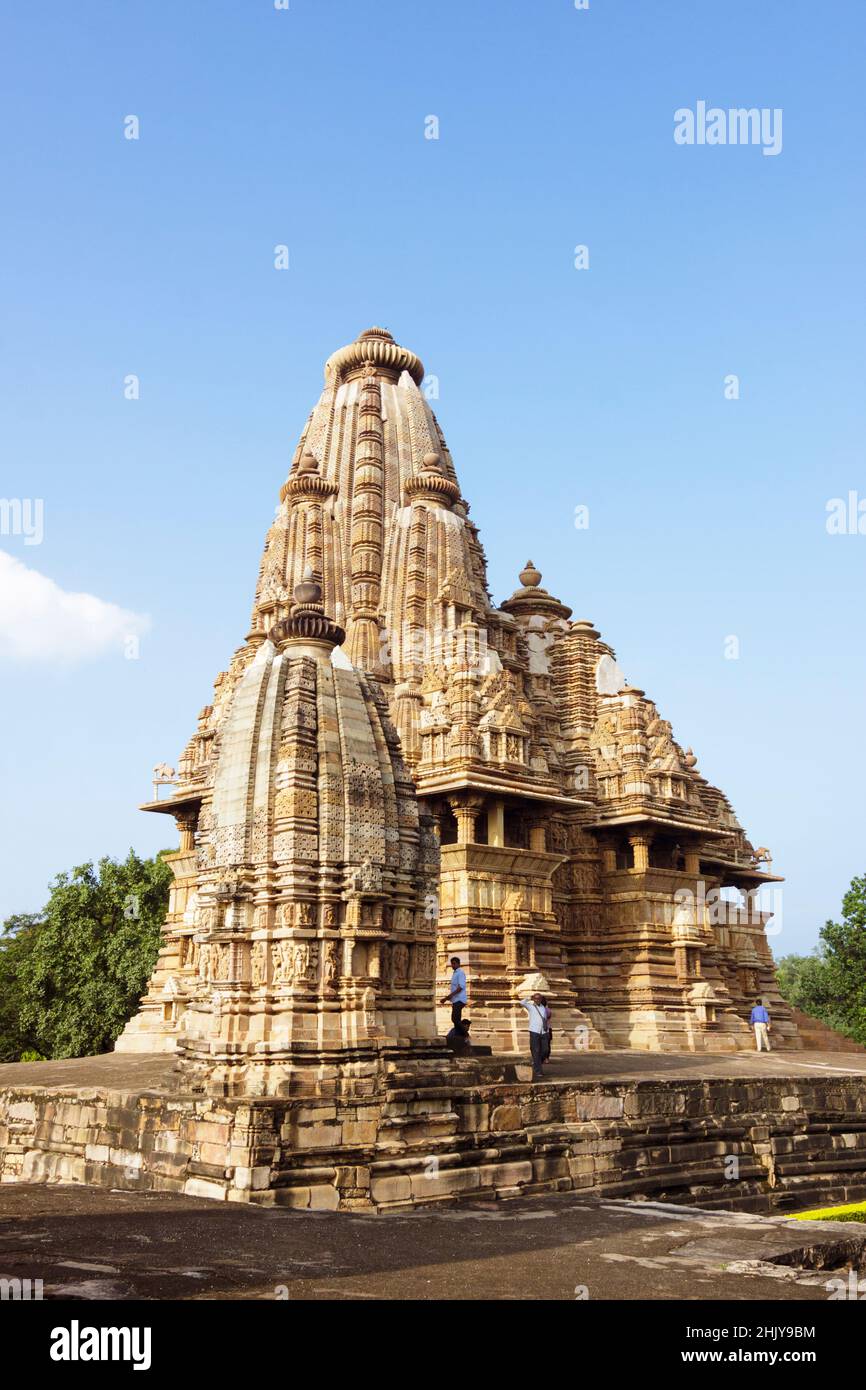 Khajuraho, Madhya Pradesh, India : Tempio di Vishvanatha parte del gruppo occidentale del patrimonio mondiale dell'UNESCO Khajuraho Gruppo di Chandela medievale Foto Stock