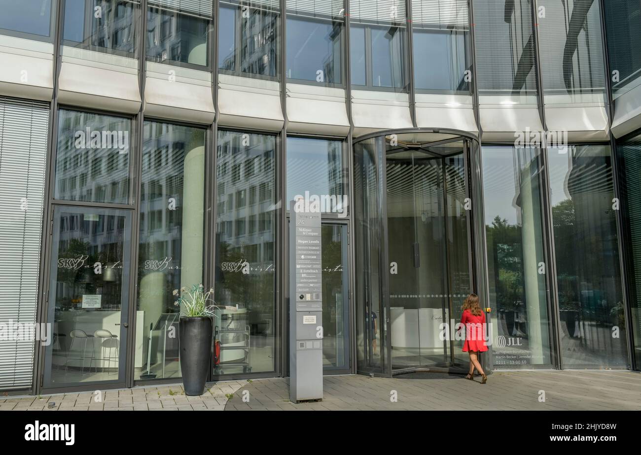Bürohochhaus Sky Office mit McKinsey & Company, Kennedydamm, Düsseldorf, Nordrhein-Westfalen, Deutschland Foto Stock