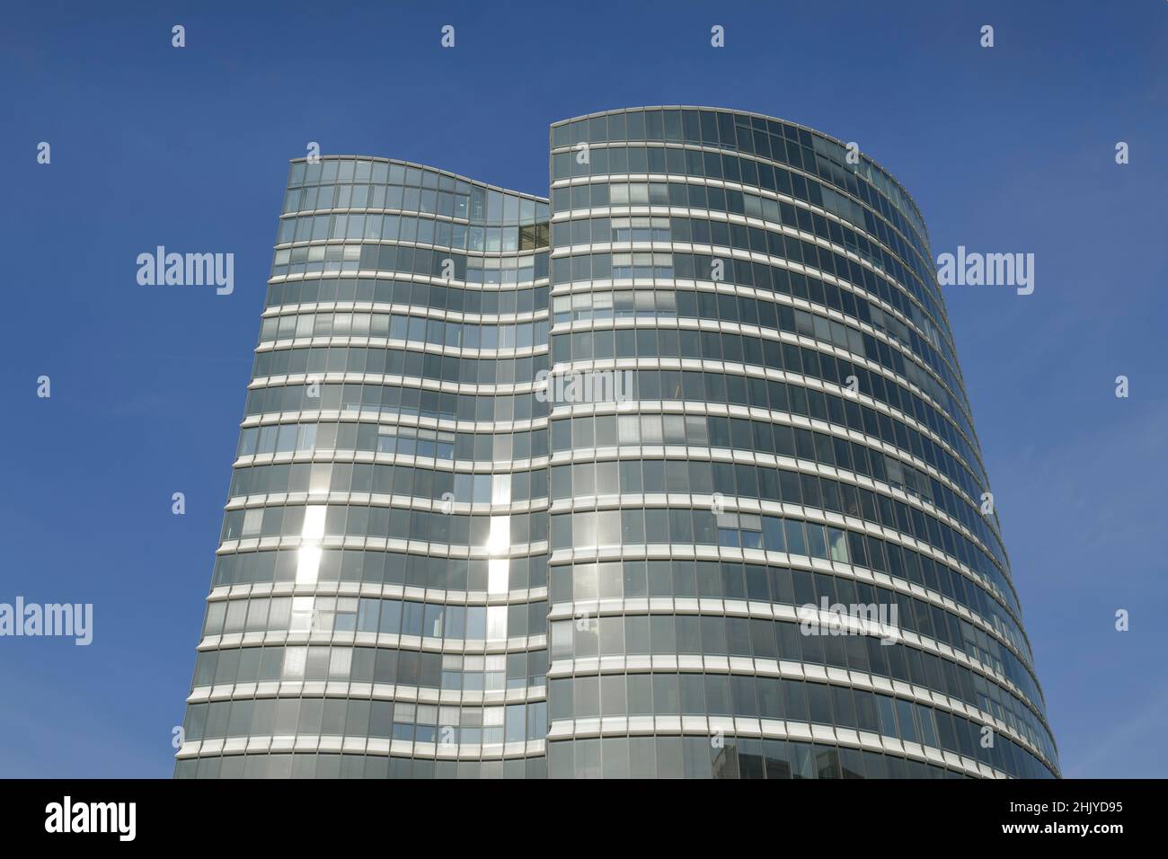 Bürohochhaus Sky Office mit McKinsey & Company, Kennedydamm, Düsseldorf, Nordrhein-Westfalen, Deutschland Foto Stock