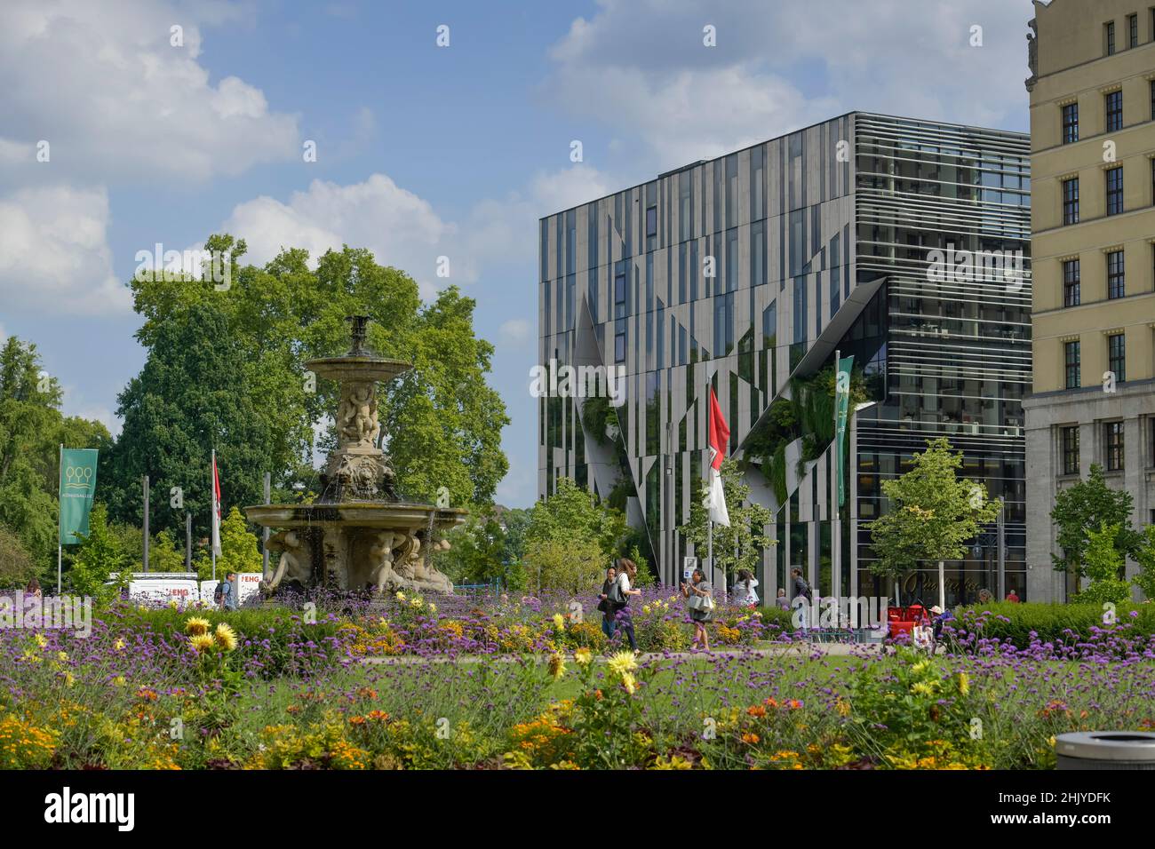 Brunnen, Corneliusplatz, Königsallee, Düsseldorf, Nordrhein-Westfalen, Deutschland Foto Stock